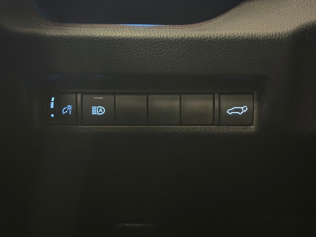 Used 2021 Toyota RAV4 Limited image 14