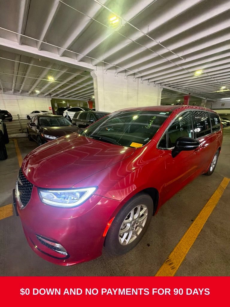 Used 2025 Chrysler Pacifica Select
