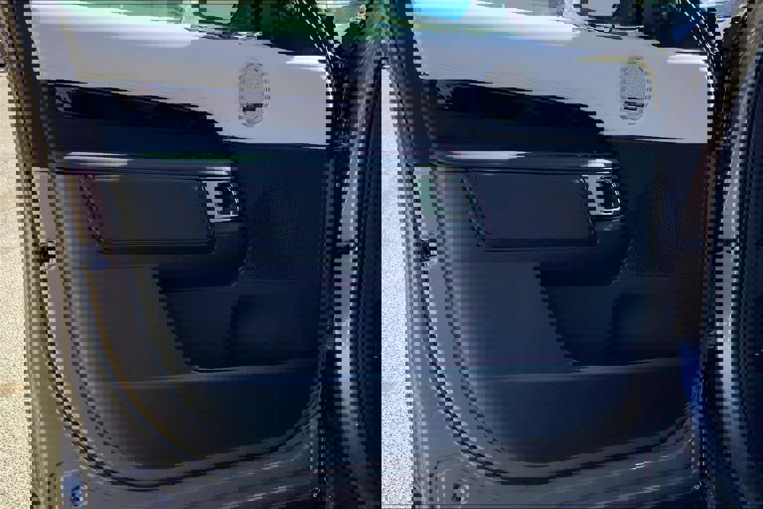 Used 2025 Land Rover Discovery S image 10