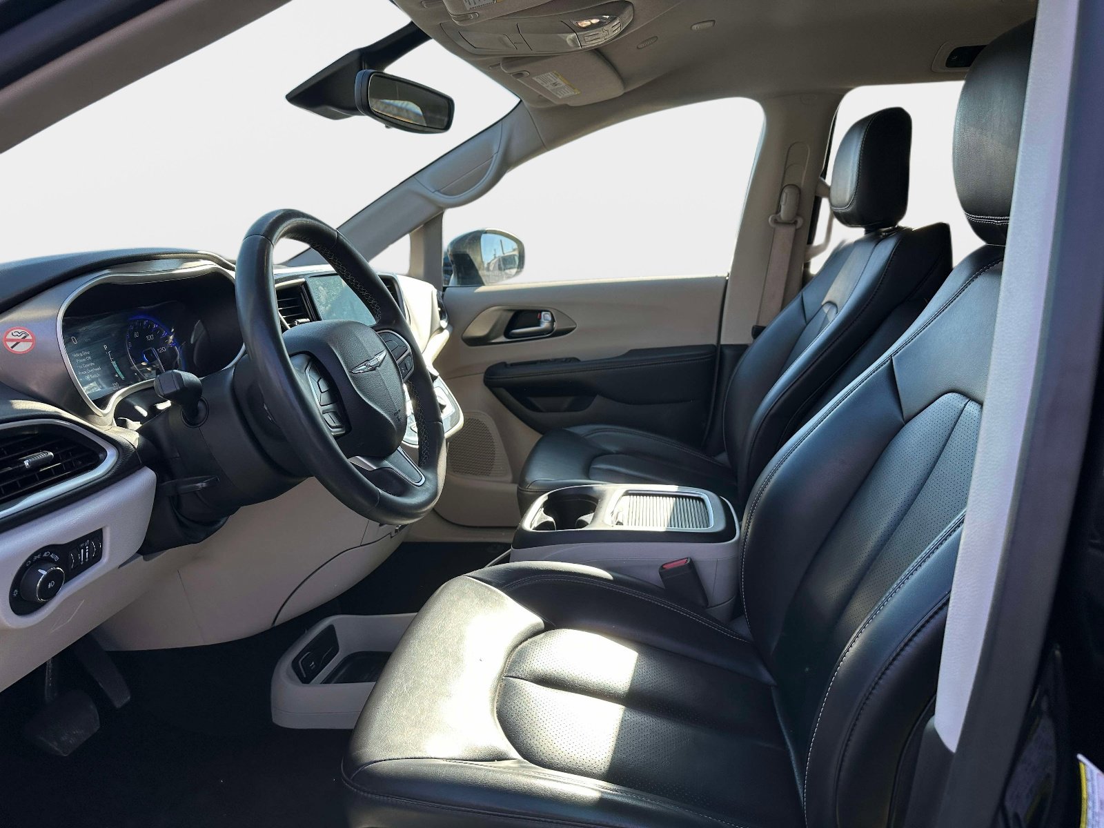 Used 2023 Chrysler Pacifica Touring-L FWD image 13