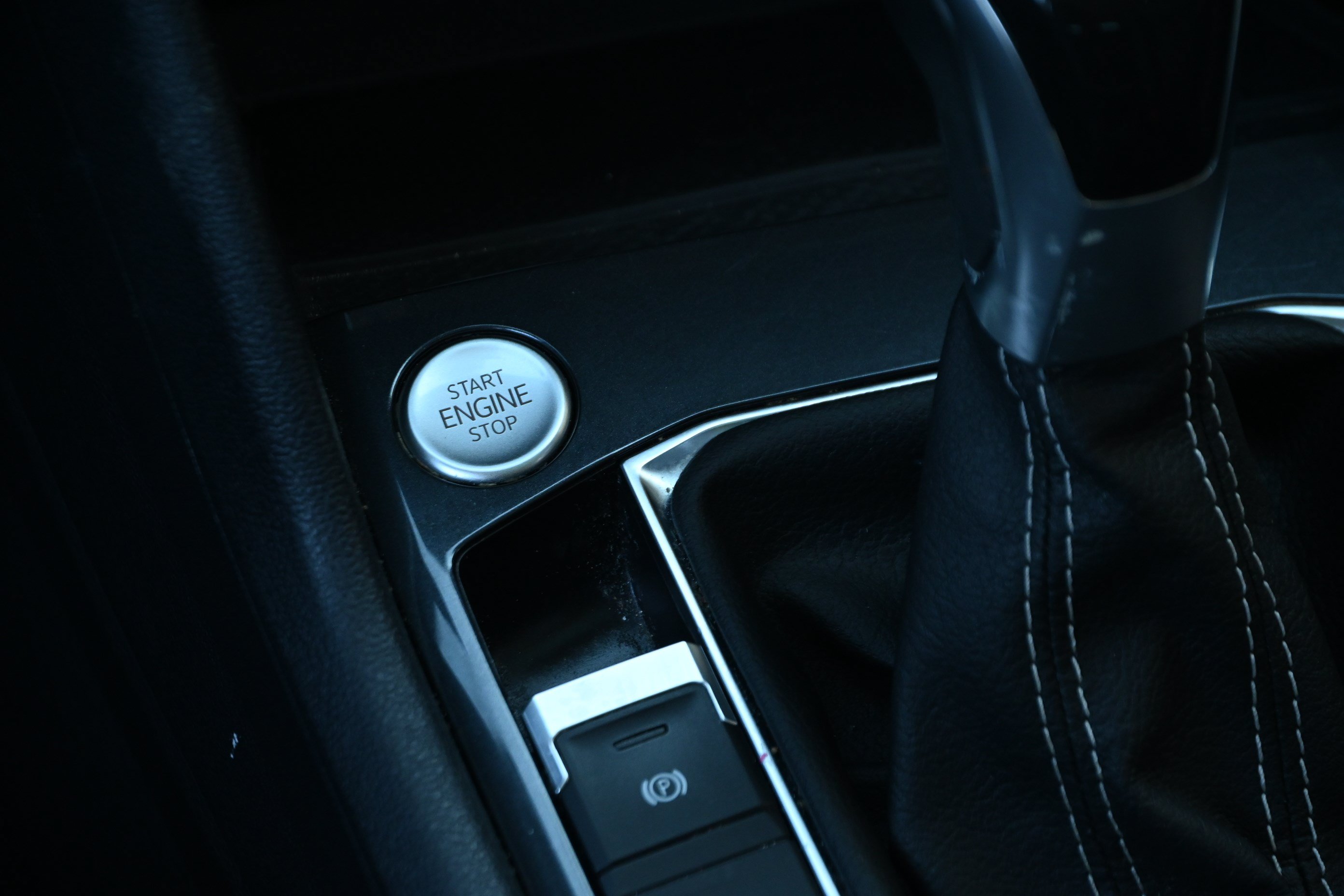 Used 2023 Volkswagen Tiguan SE w/ Panoramic Sunroof Package FWD image 24