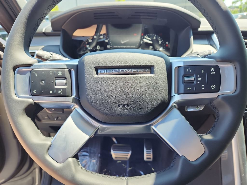 Certified 2025 Land Rover Discovery Dynamic SE AWD/4WD image 18