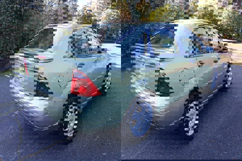 Used 2007 Ford Focus SES image 3