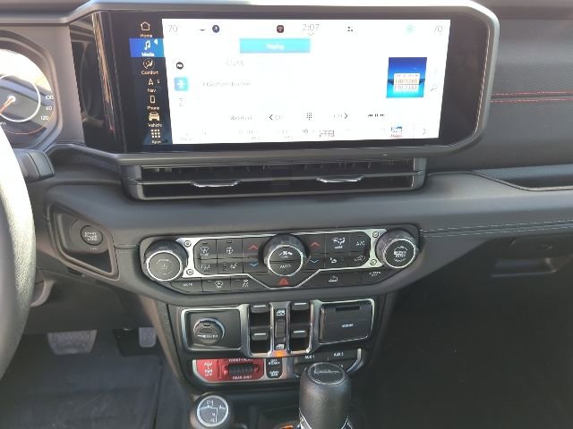 Certified 2024 Jeep Gladiator Rubicon w/ Technology Group image 9