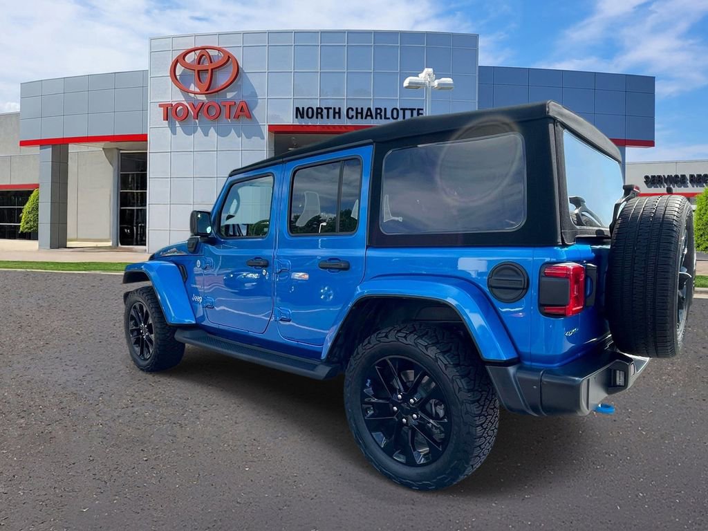 Used 2022 Jeep Wrangler Unlimited Sahara w/ Cold Weather Group AWD/4WD image 6