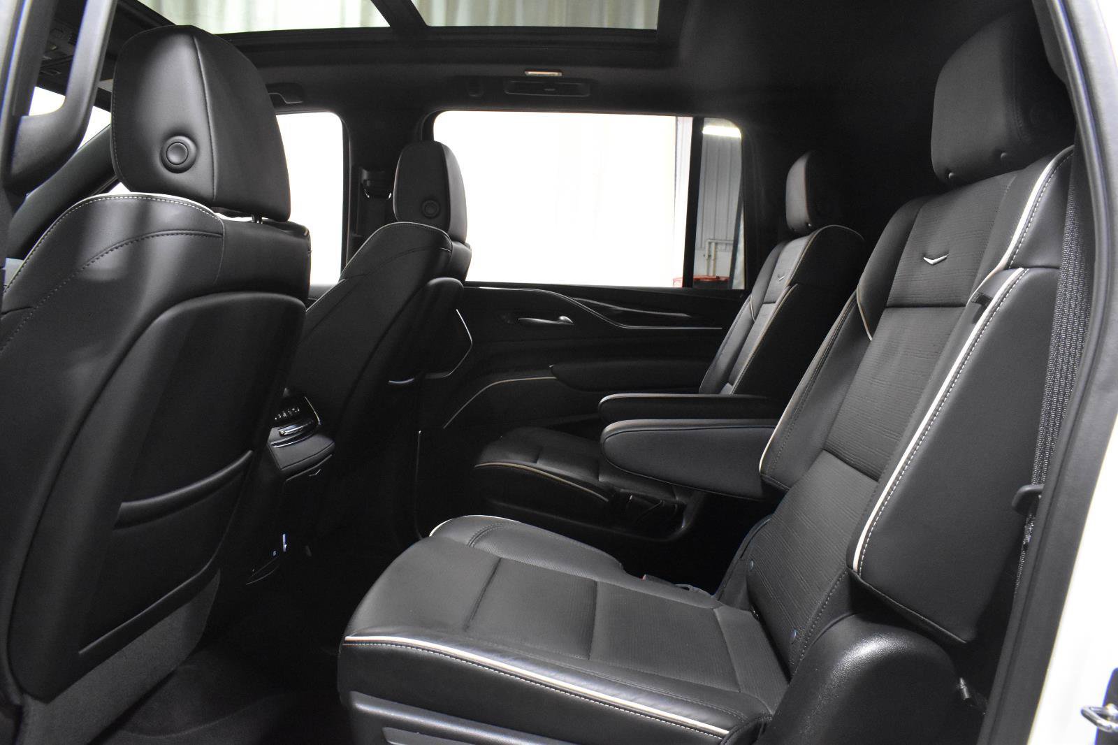 Used 2023 Cadillac Escalade ESV Premium Luxury w/ LPO, Floor Liner Package AWD/4WD image 8
