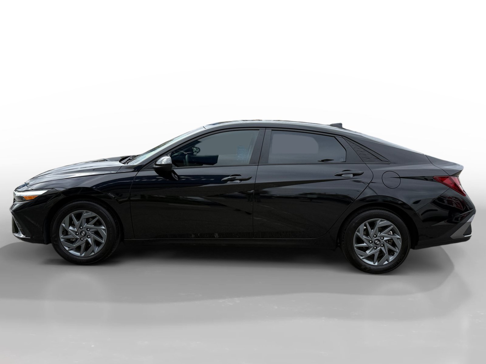 Certified 2024 Hyundai Elantra SEL FWD image 2