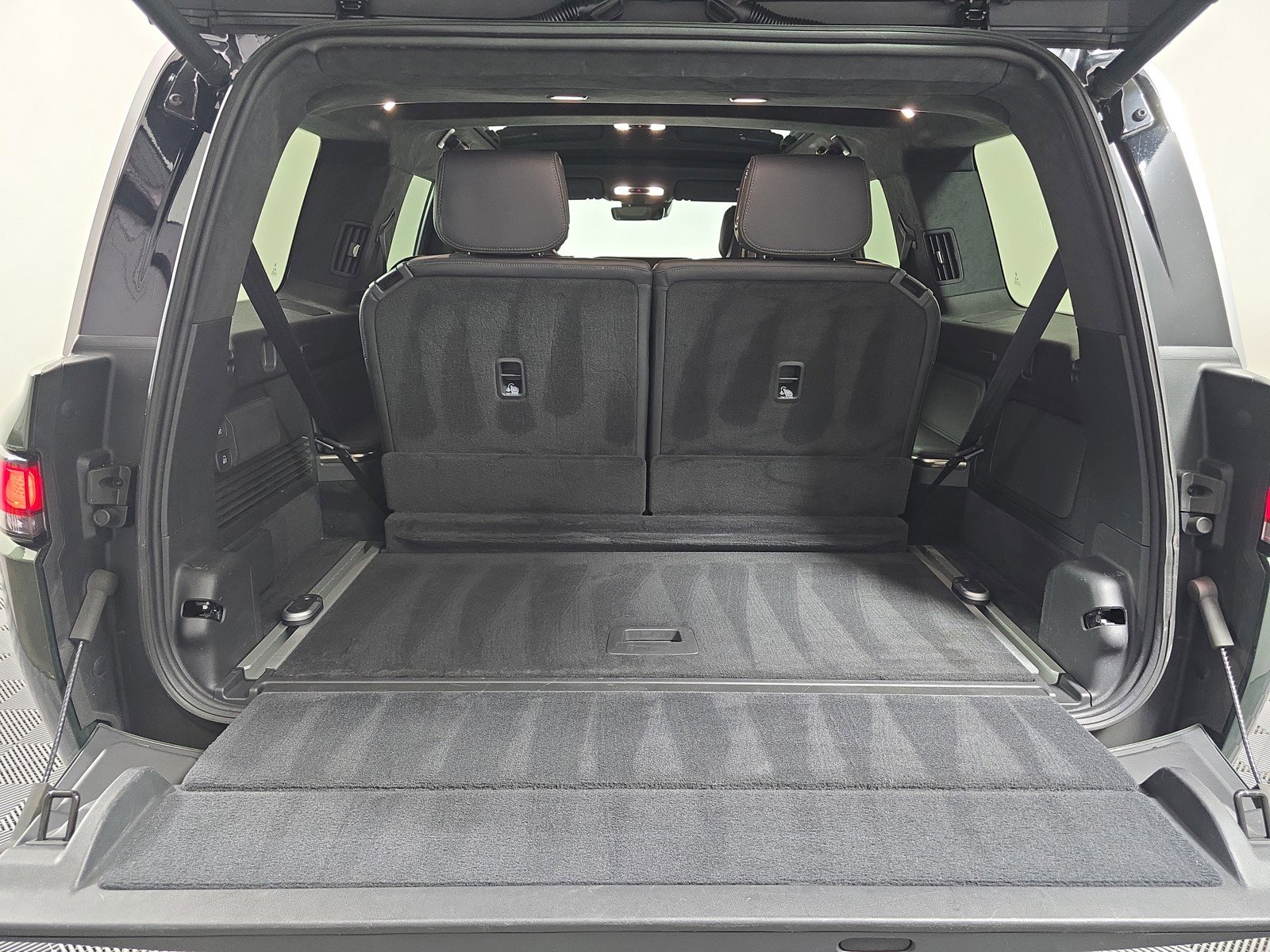 Used 2024 Rivian R1S Adventure AWD/4WD image 15
