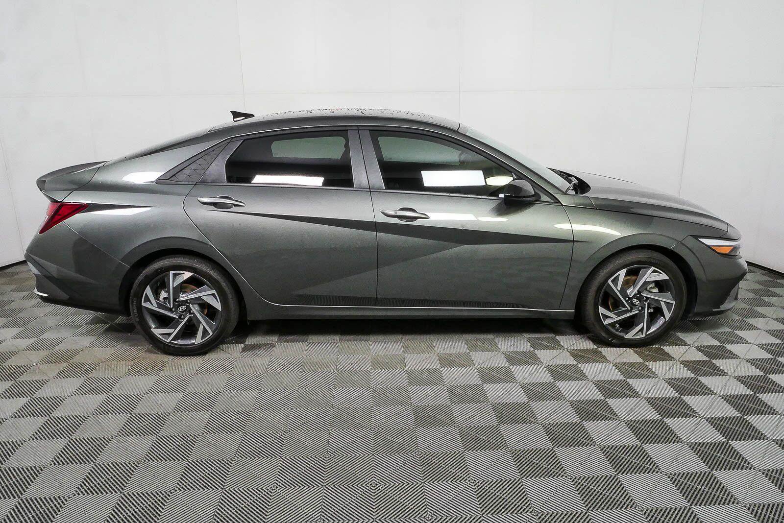 Certified 2025 Hyundai Elantra Sport FWD image 2