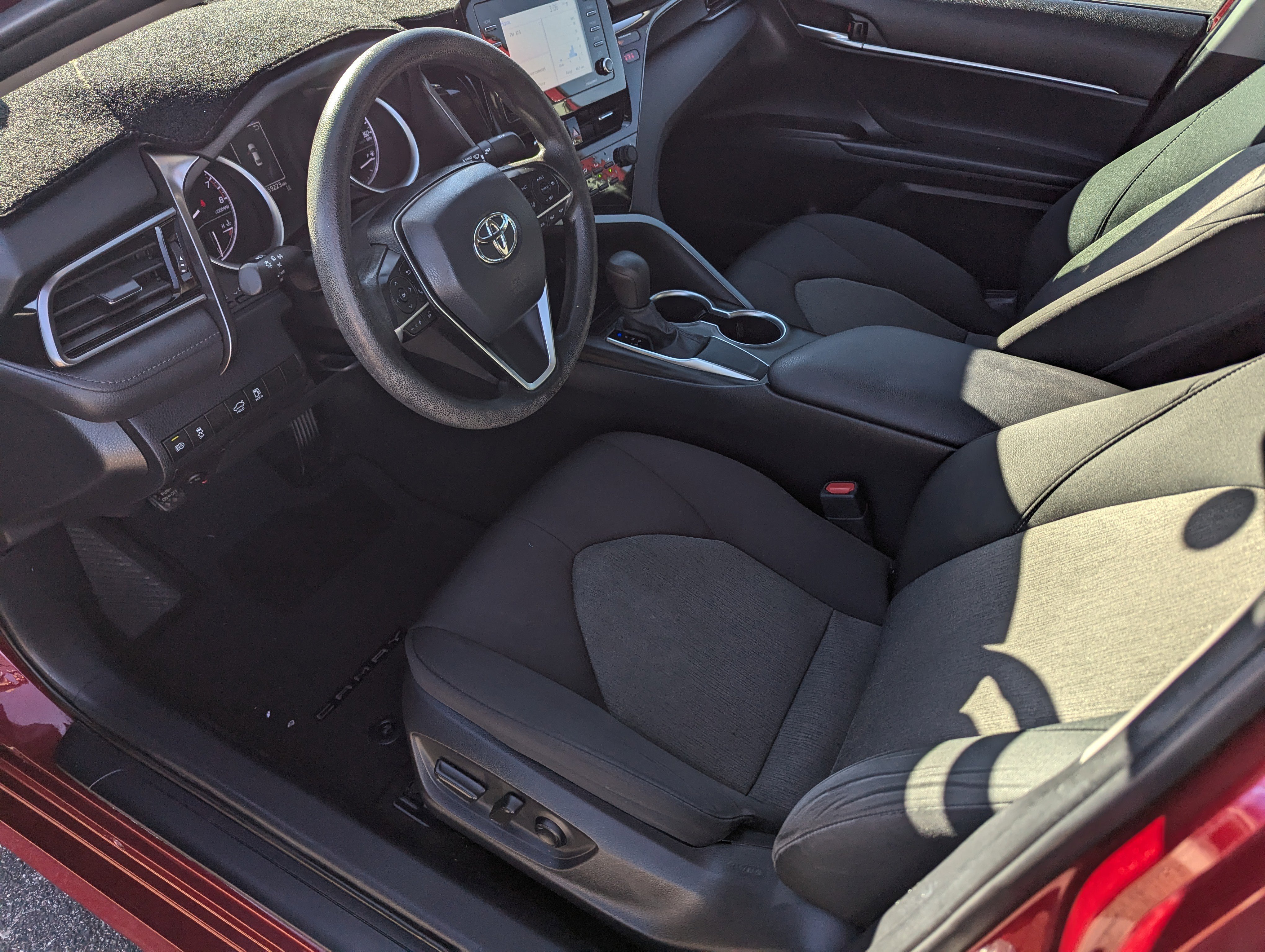 Used 2021 Toyota Camry LE image 9