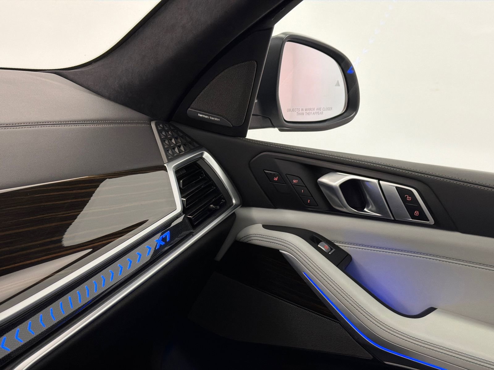 Used 2023 BMW X7 xDrive40i w/ Executive Package image 34