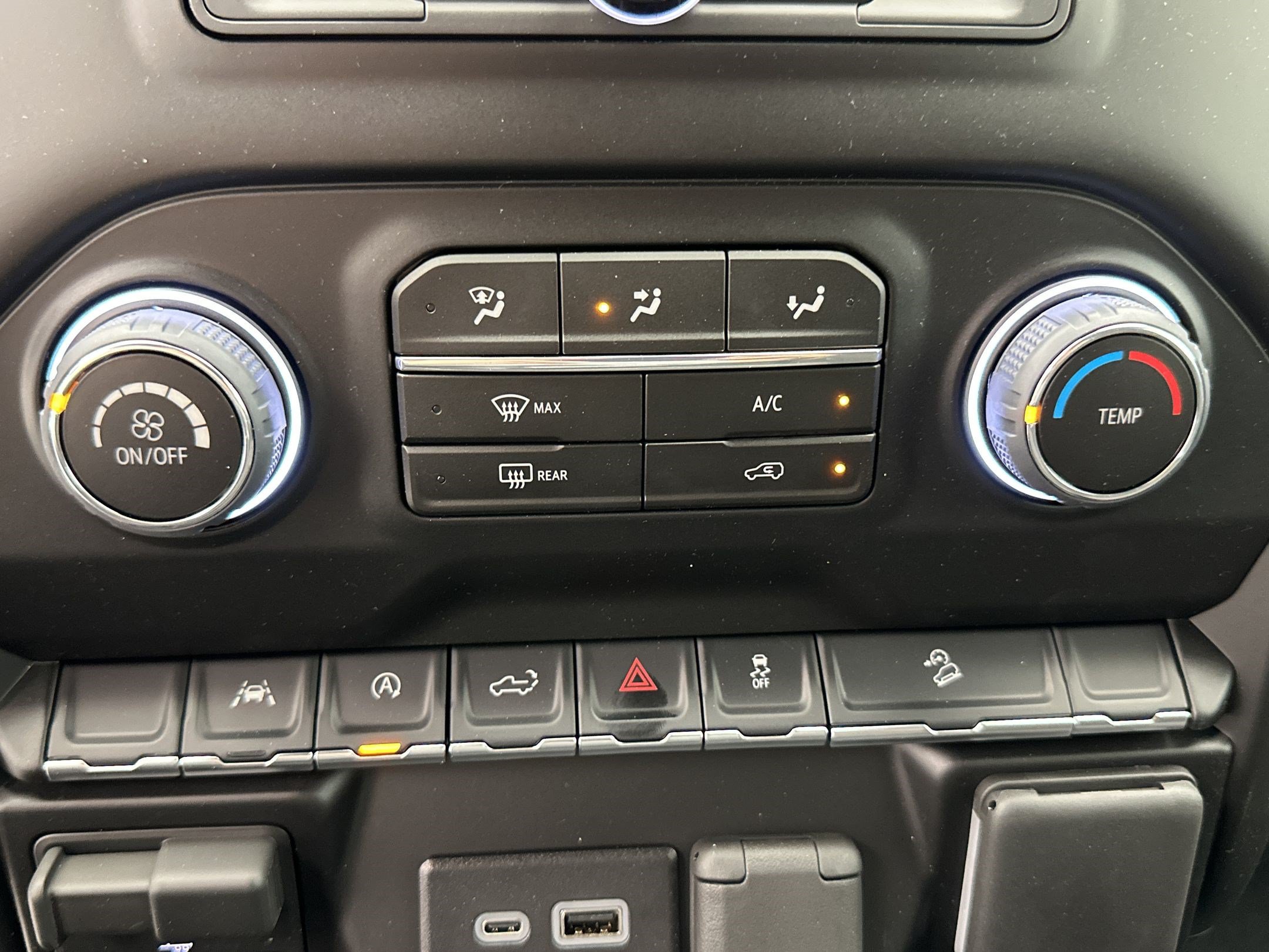 New 2026 Chevrolet Silverado 1500 Custom Trail Boss w/ LPO, Dark Essentials Package AWD/4WD image 17