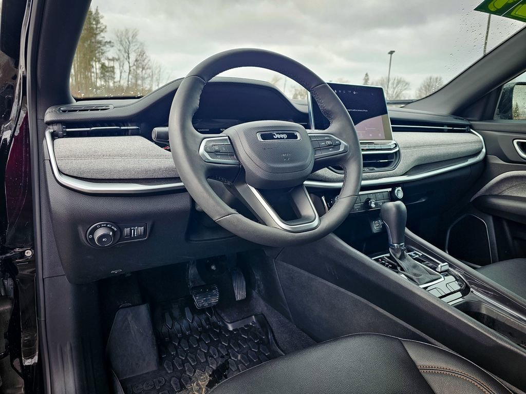 Used 2024 Jeep Compass Latitude image 12