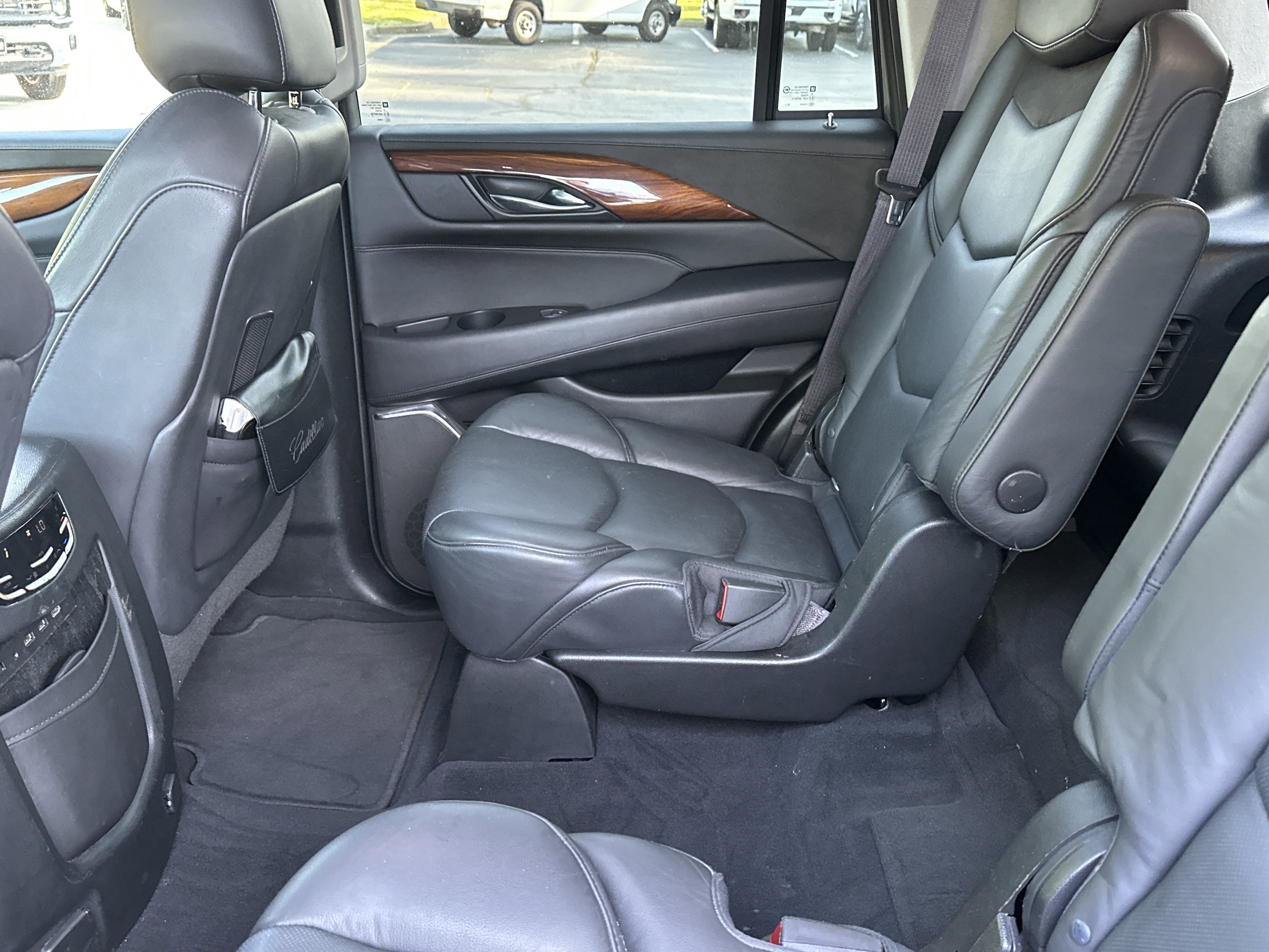 Used 2017 Cadillac Escalade Luxury image 23
