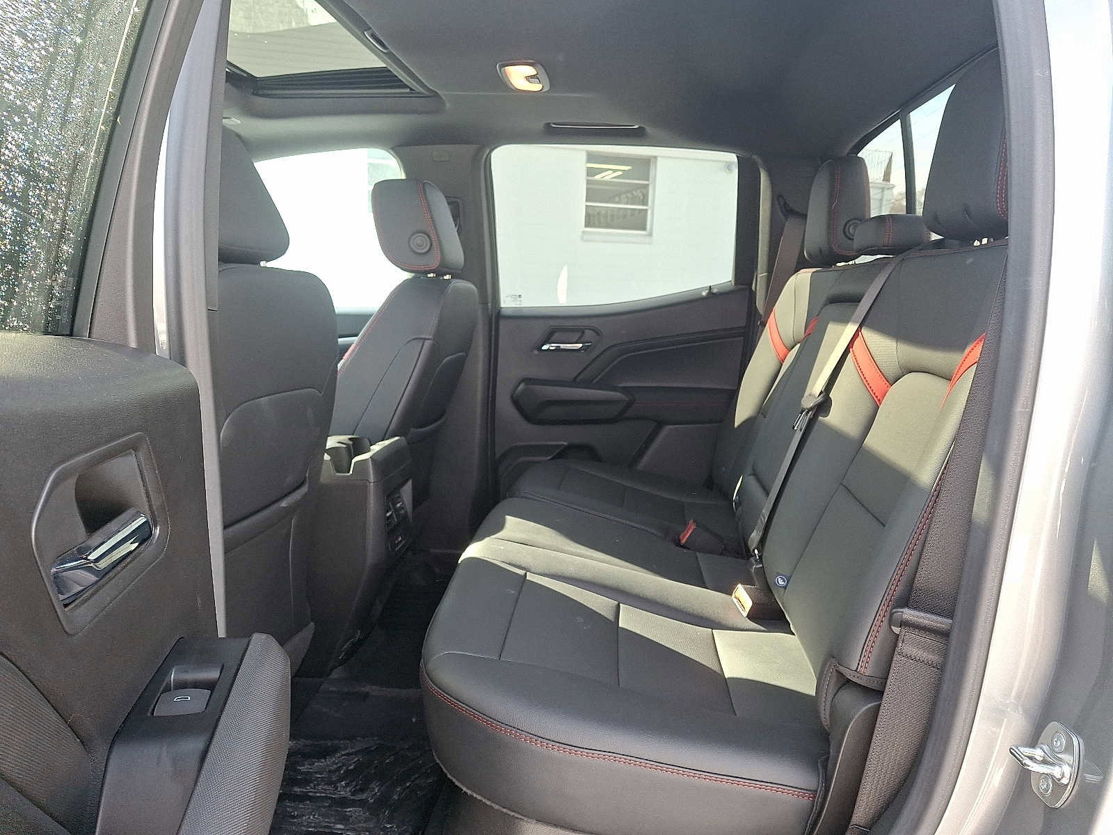 Used 2024 Chevrolet Colorado Z71 w/ Z71 Convenience Package 2 image 10