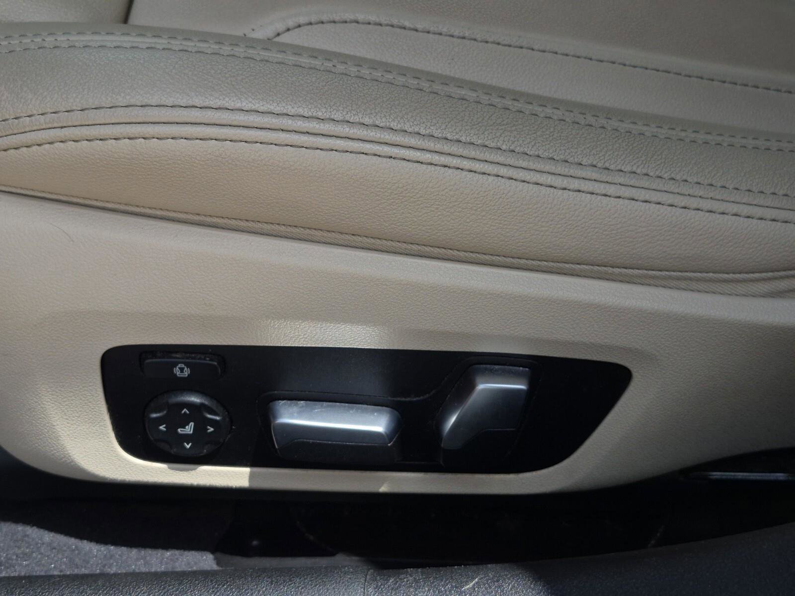 Used 2020 BMW 330i Sedan w/ Premium Package RWD image 13