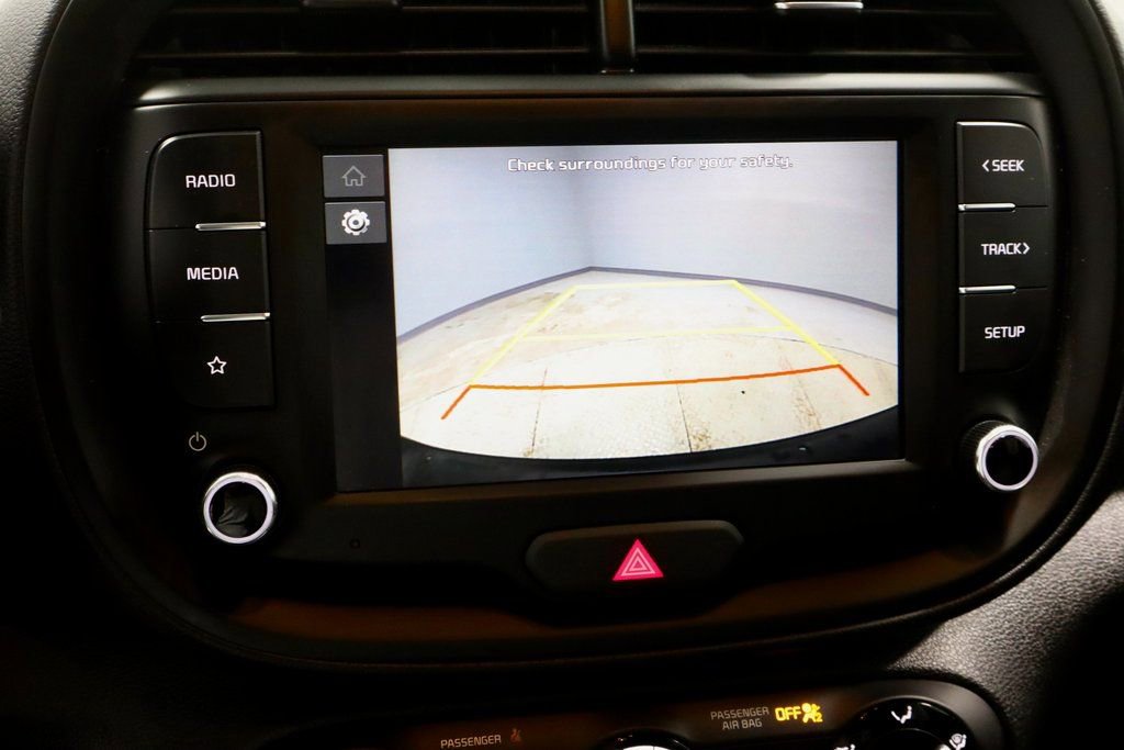 Used 2025 Kia Soul LX image 2