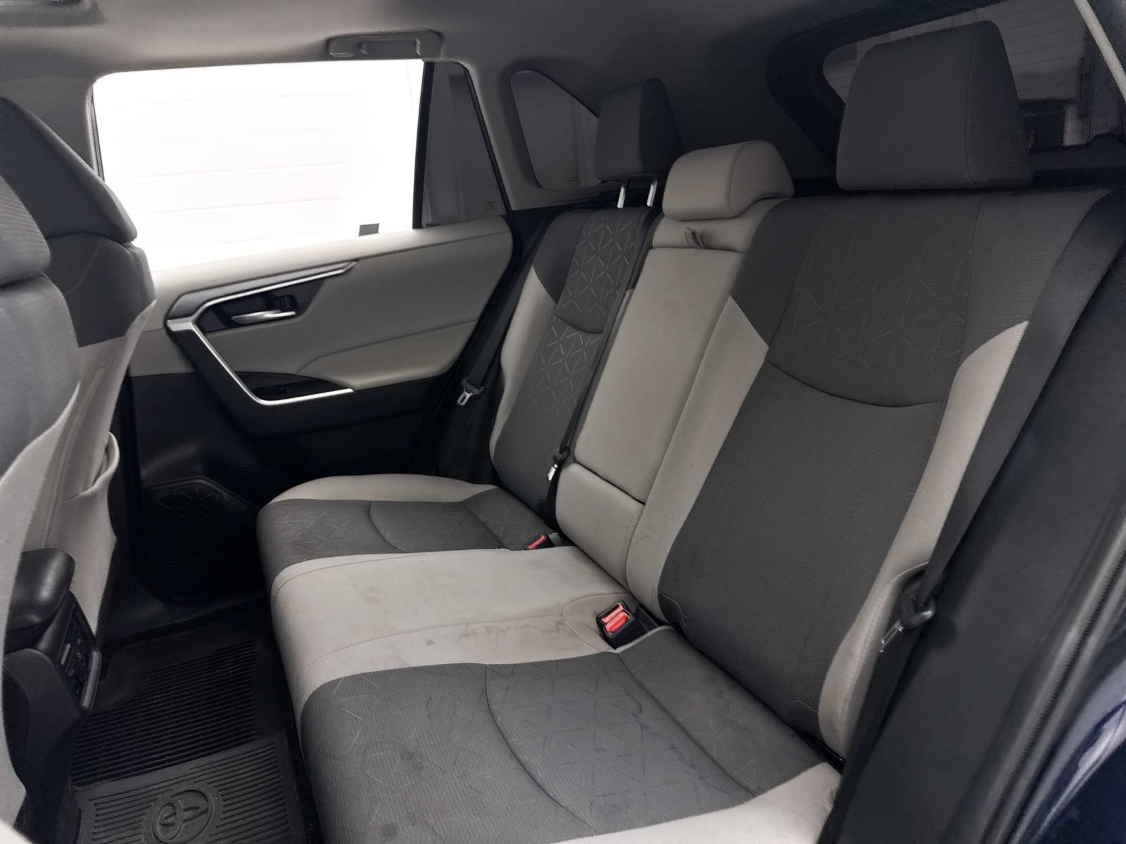 Used 2024 Toyota RAV4 XLE w/ Convenience Package FWD image 27