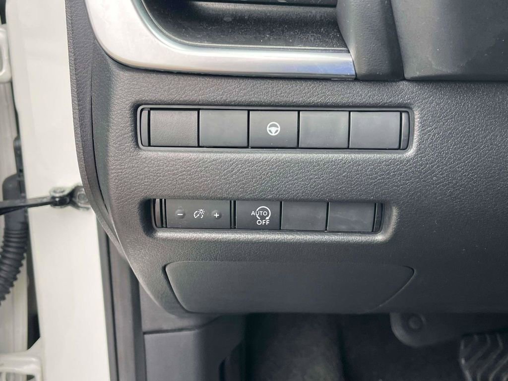 Used 2023 Nissan Rogue SV image 17