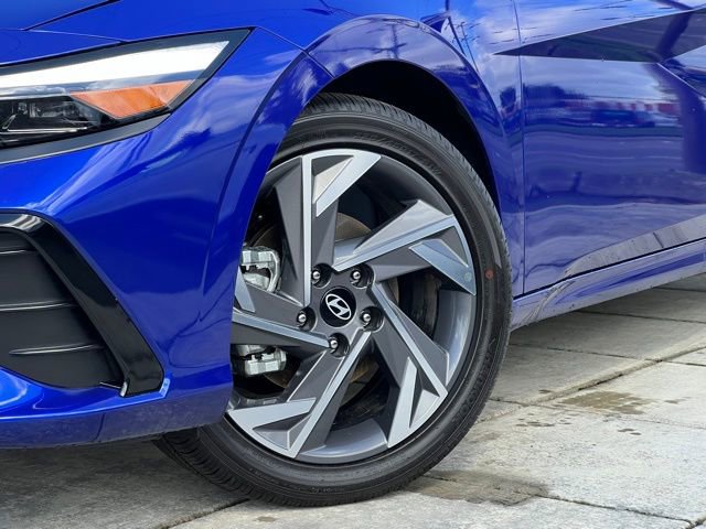 Certified 2026 Hyundai Elantra Limited FWD image 2