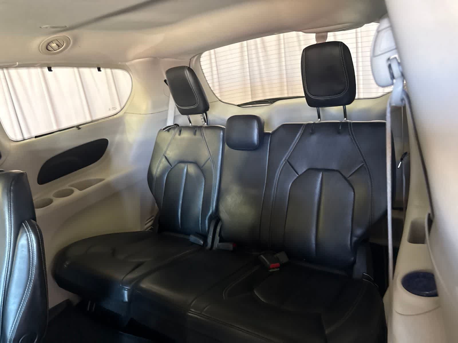 Used 2022 Chrysler Pacifica Touring-L FWD image 17