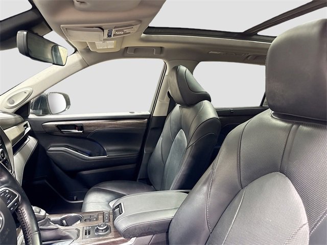 Used 2020 Toyota Highlander Limited image 22