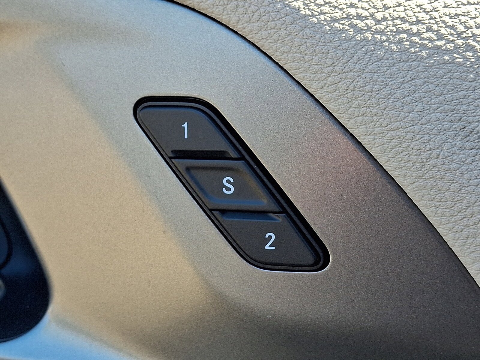 Used 2023 Chrysler Pacifica Touring-L FWD image 25