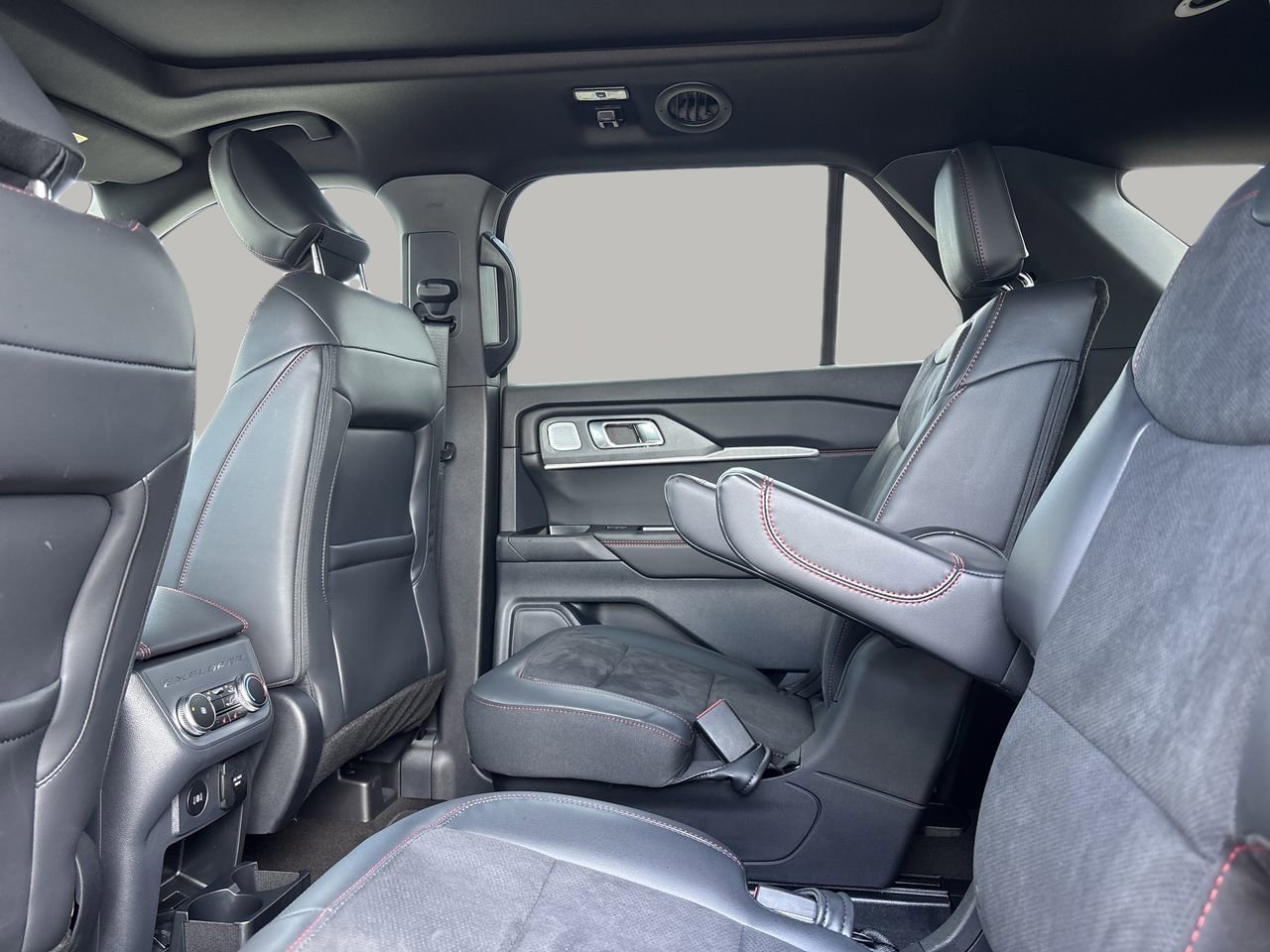 Used 2025 Ford Explorer ST w/ Sun And Sound Package image 18