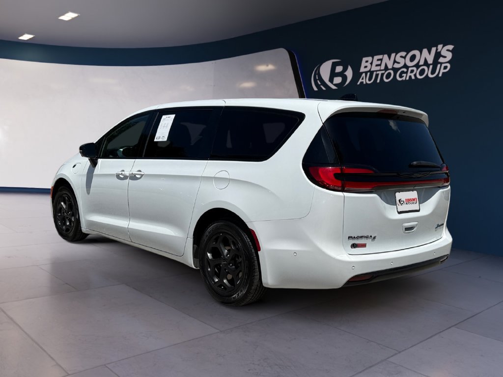 Used 2024 Chrysler Pacifica Limited FWD image 3