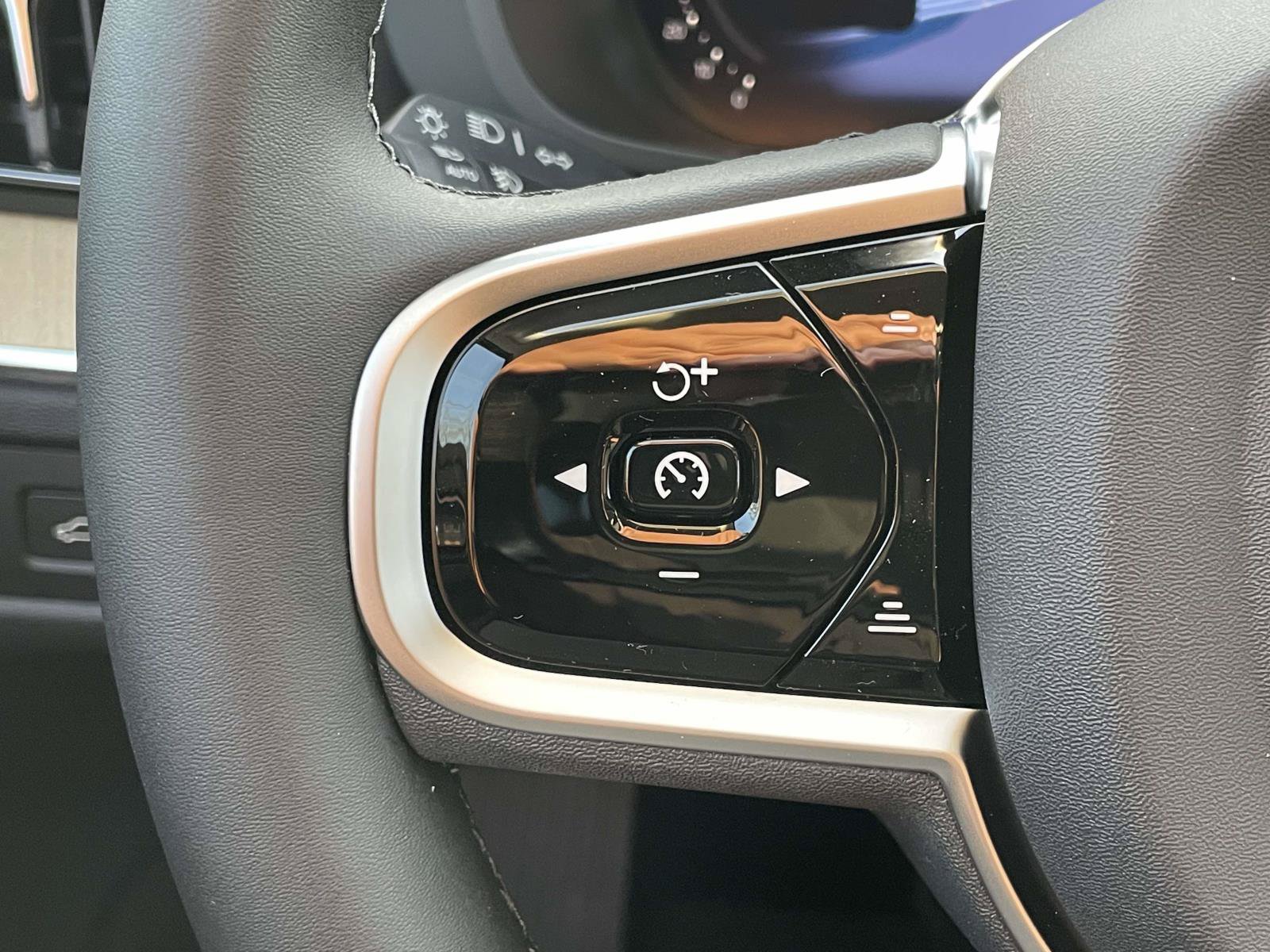 New 2026 Volvo XC60 B5 Plus w/ Protection Package Premier AWD/4WD image 10