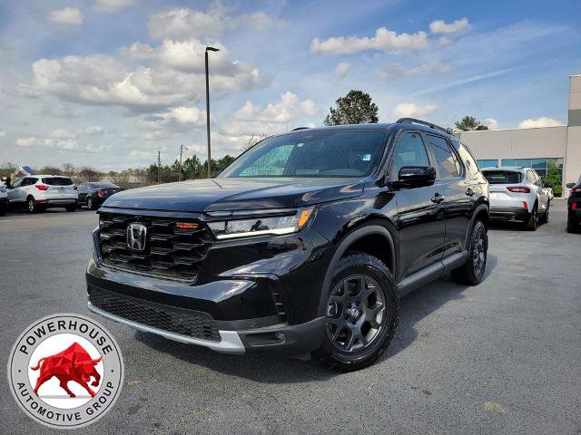 Used 2025 Honda Pilot TrailSport image 1
