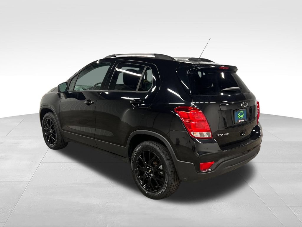 Certified 2022 Chevrolet Trax LT w/ Midnight Edition AWD/4WD image 7