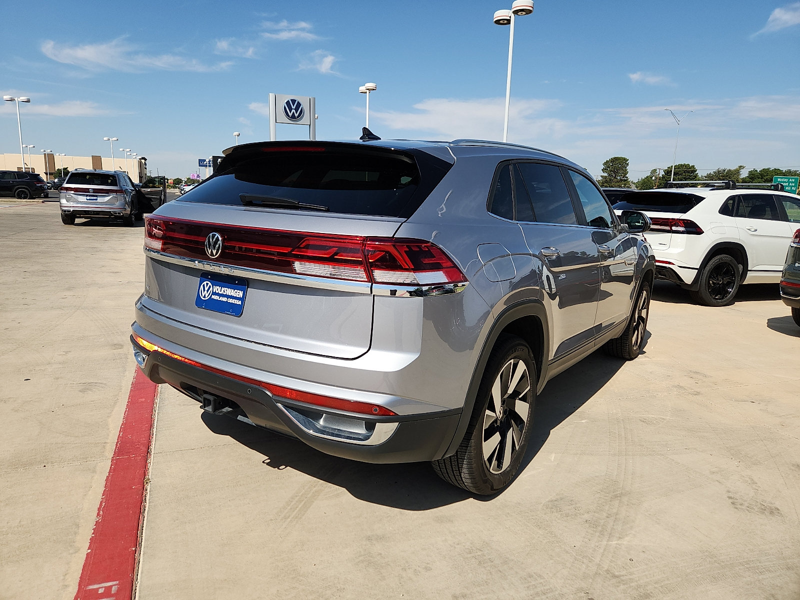 Certified 2025 Volkswagen Atlas Cross Sport SE FWD image 7