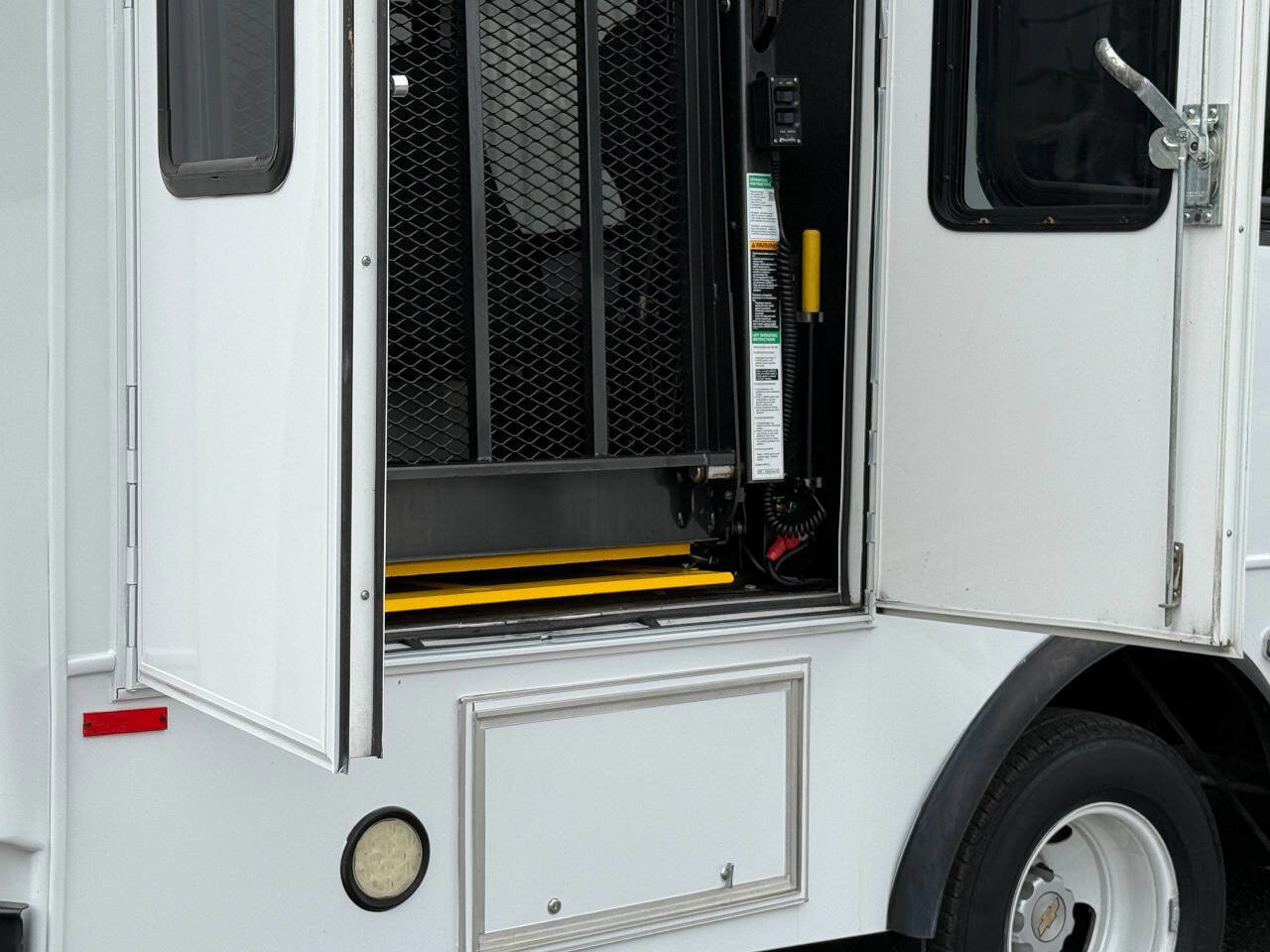 Used 2014 Chevrolet Express 3500 w/ Shuttle Bus Package RWD image 48