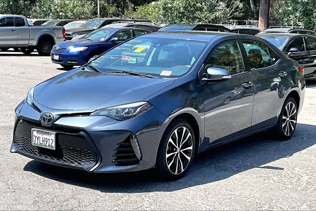 Certified 2017 Toyota Corolla SE w/ SE Premium Package FWD image 3