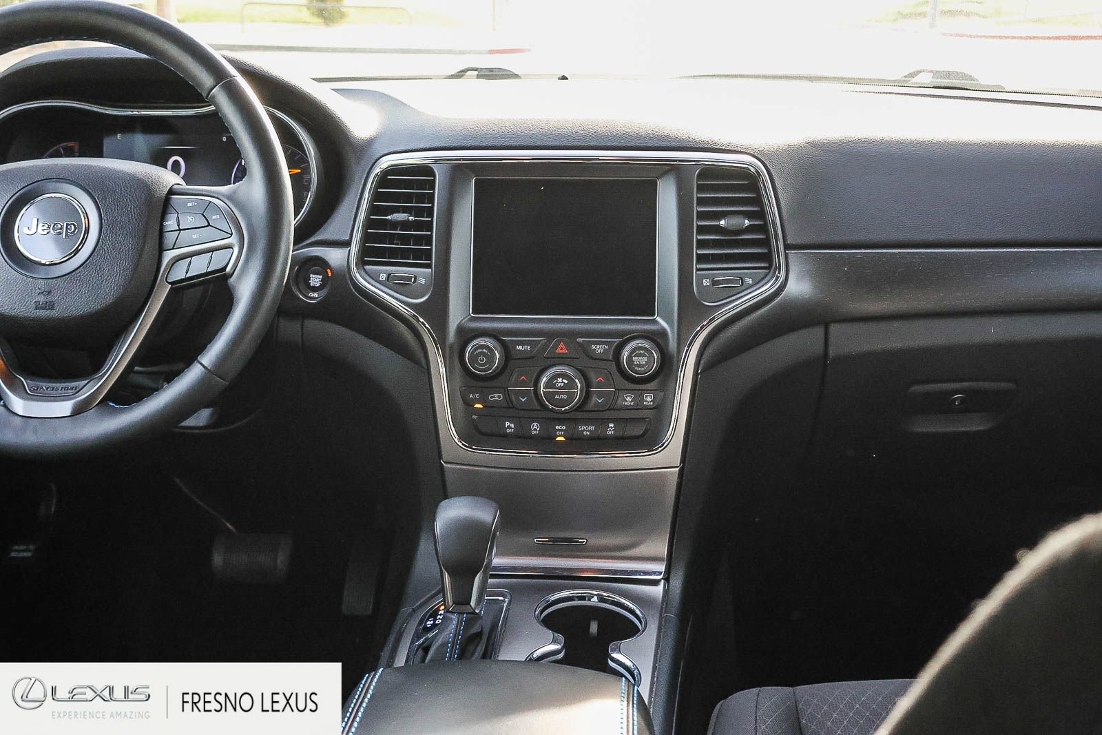 Used 2018 Jeep Grand Cherokee Laredo image 16