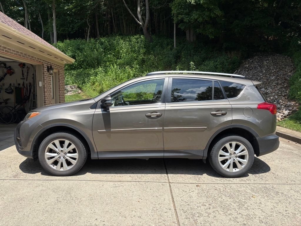 Used 2015 Toyota RAV4 Limited AWD/4WD image 6