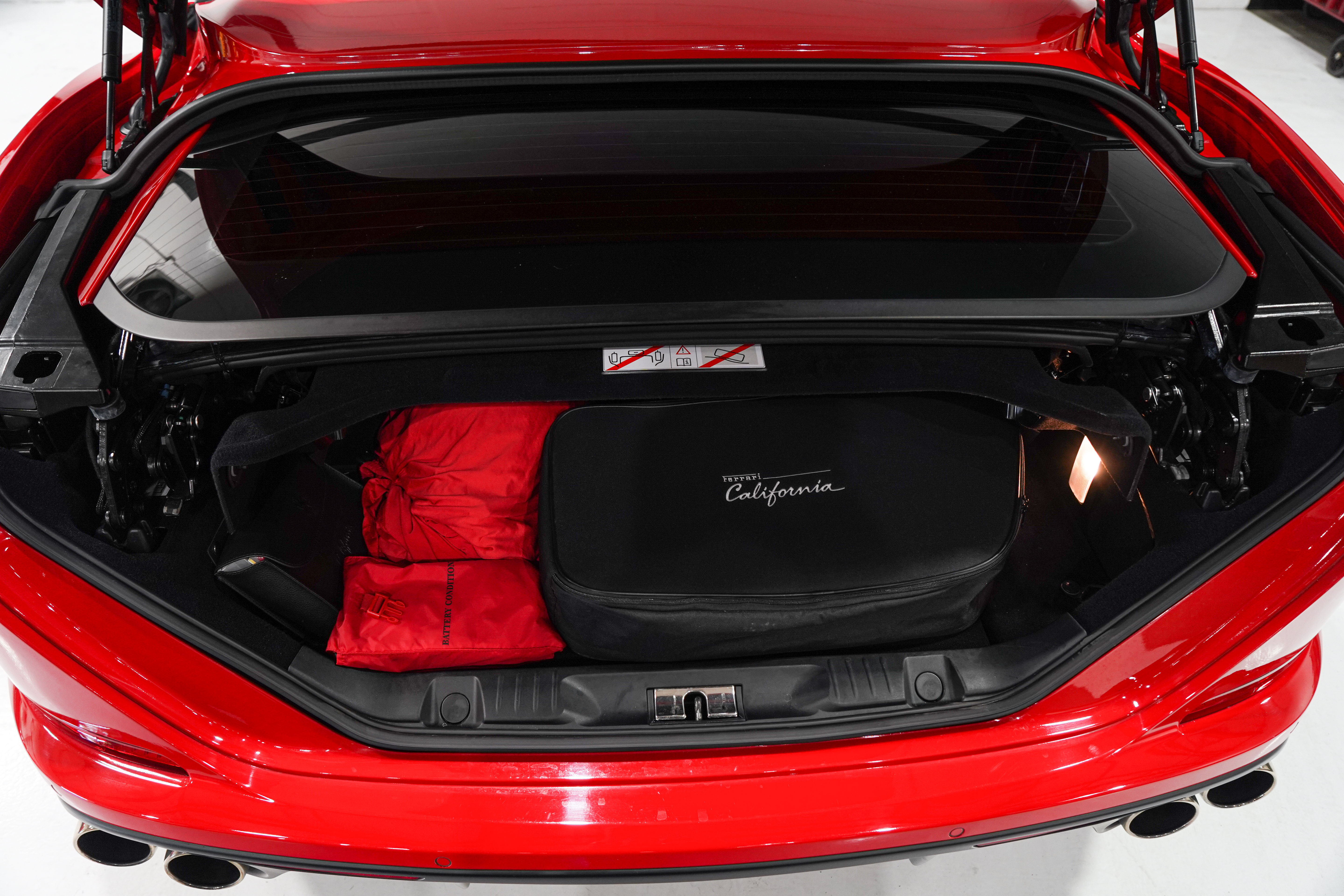 Used 2017 Ferrari California T RWD image 39