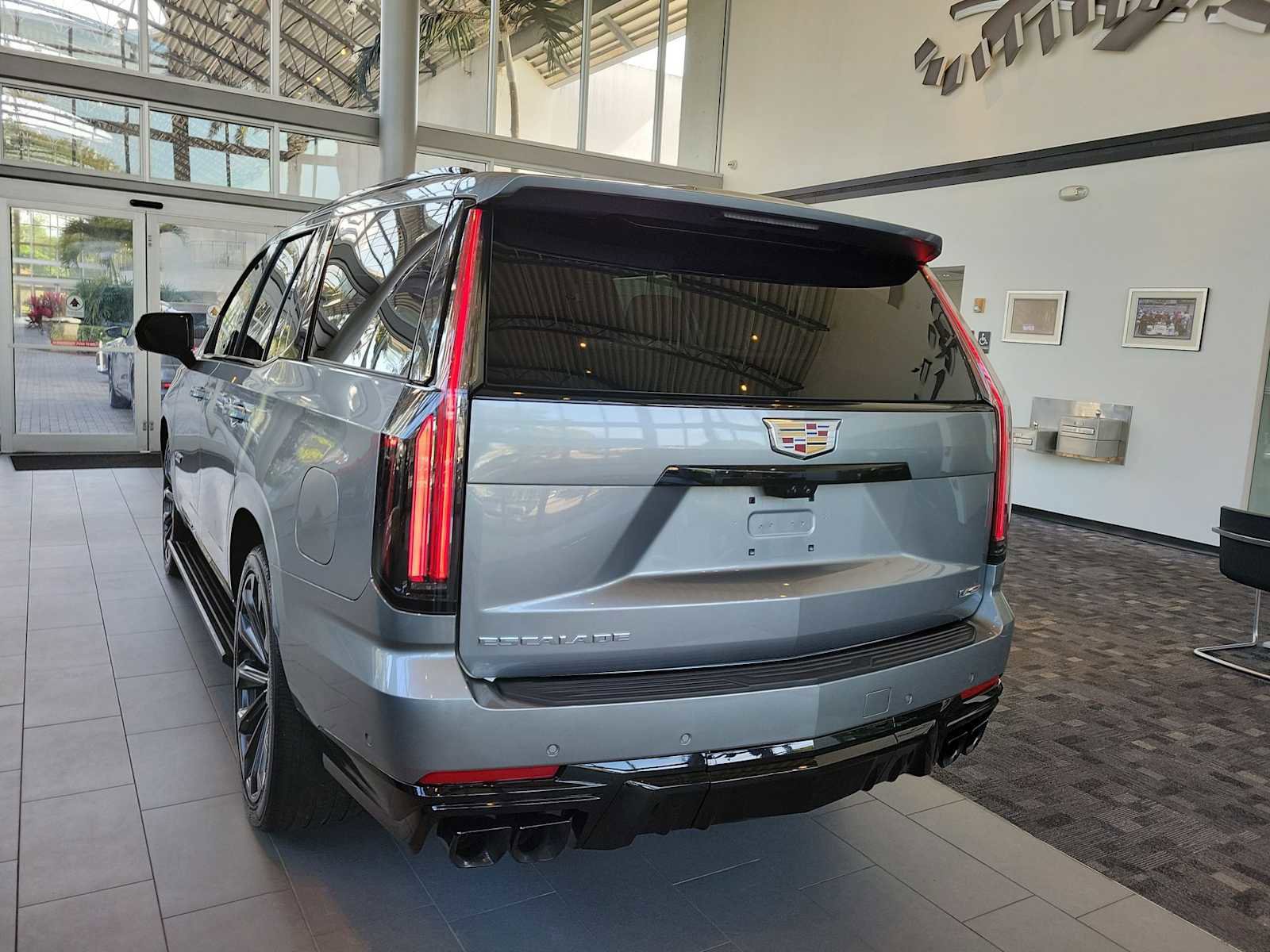 Used 2025 Cadillac Escalade V AWD/4WD video 3