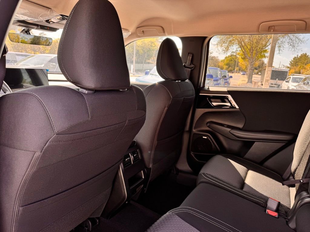 New 2026 Mitsubishi Outlander ES image 17