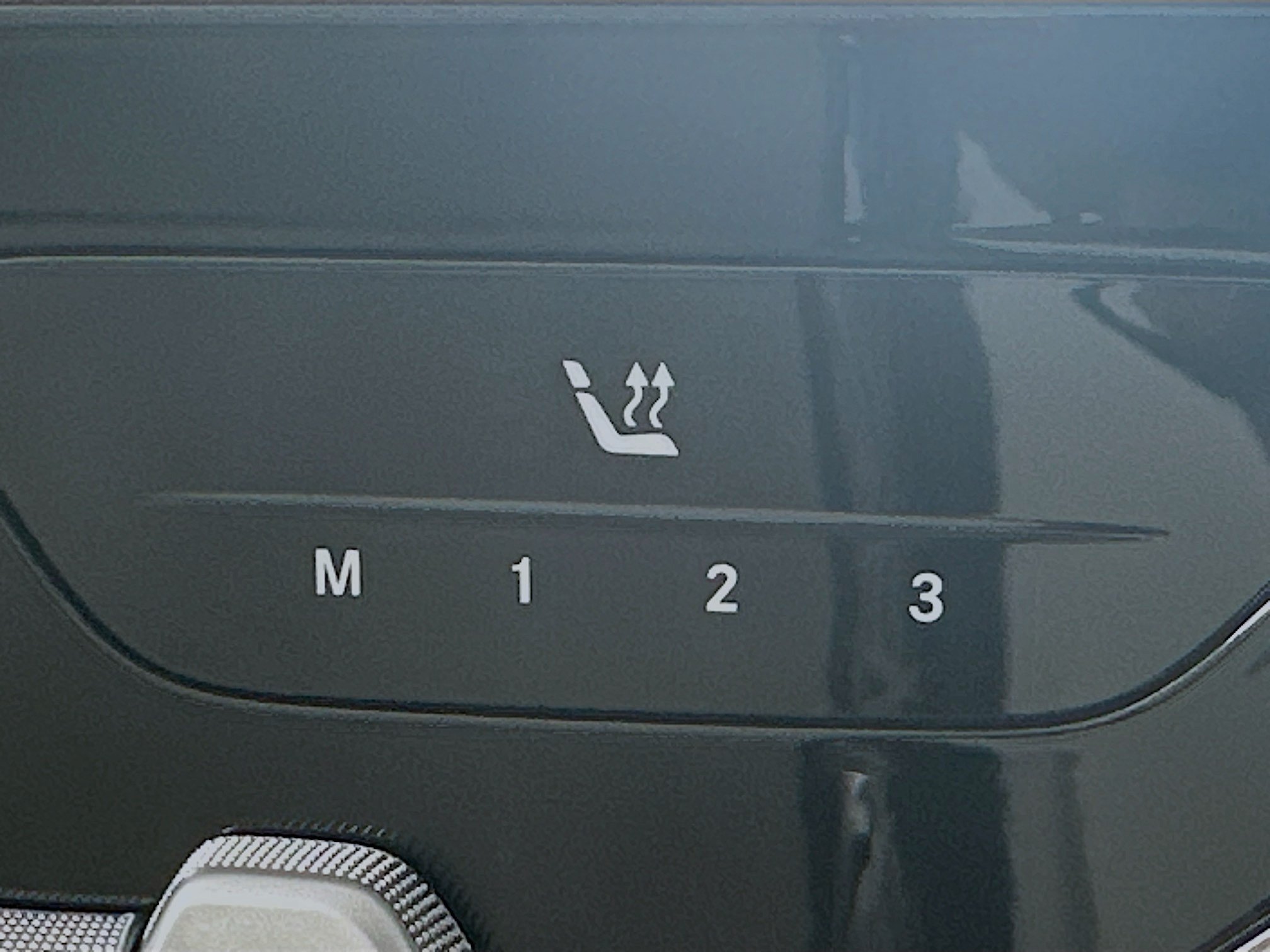 Used 2025 Mercedes-Benz GLC 300 4MATIC image 27