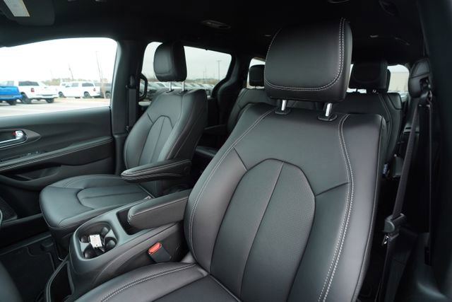 New 2026 Chrysler Pacifica Select FWD image 33