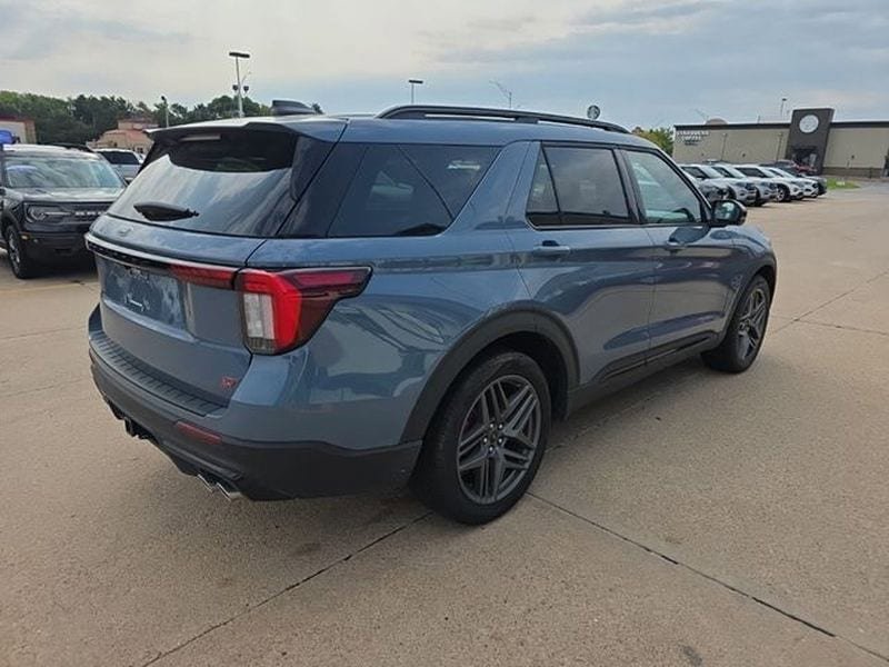 Used 2025 Ford Explorer ST AWD/4WD image 4
