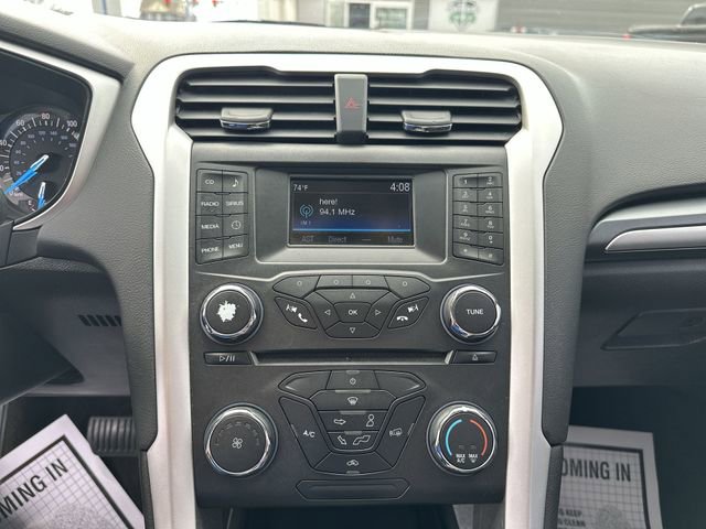 Used 2015 Ford Fusion SE FWD image 14