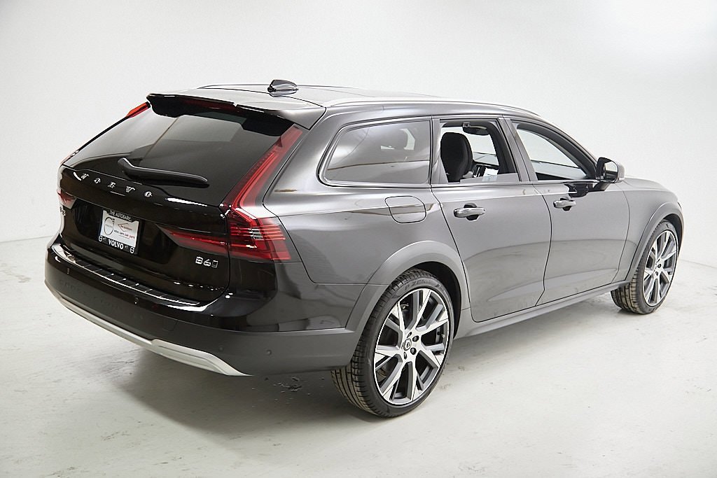 Certified 2024 Volvo V90 B6 Cross Country Ultimate image 9