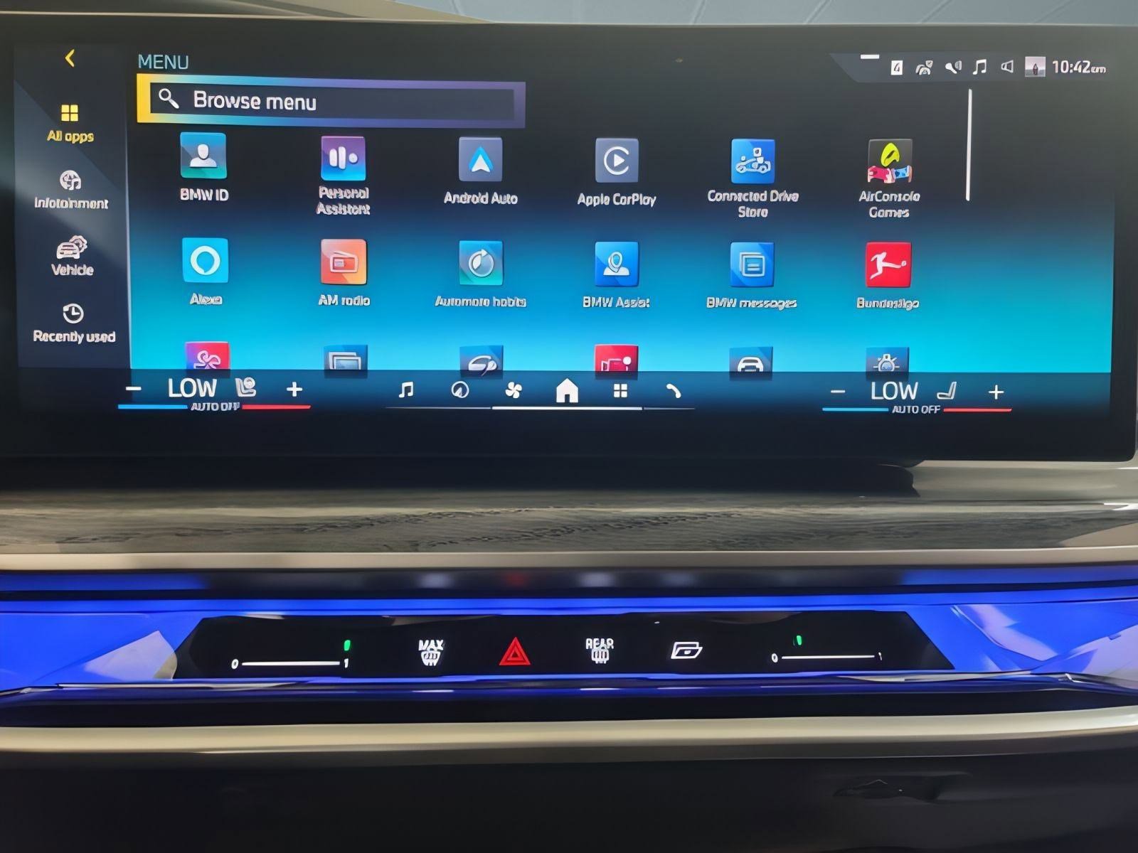 Used 2025 BMW 760i xDrive w/ Executive Package image 21