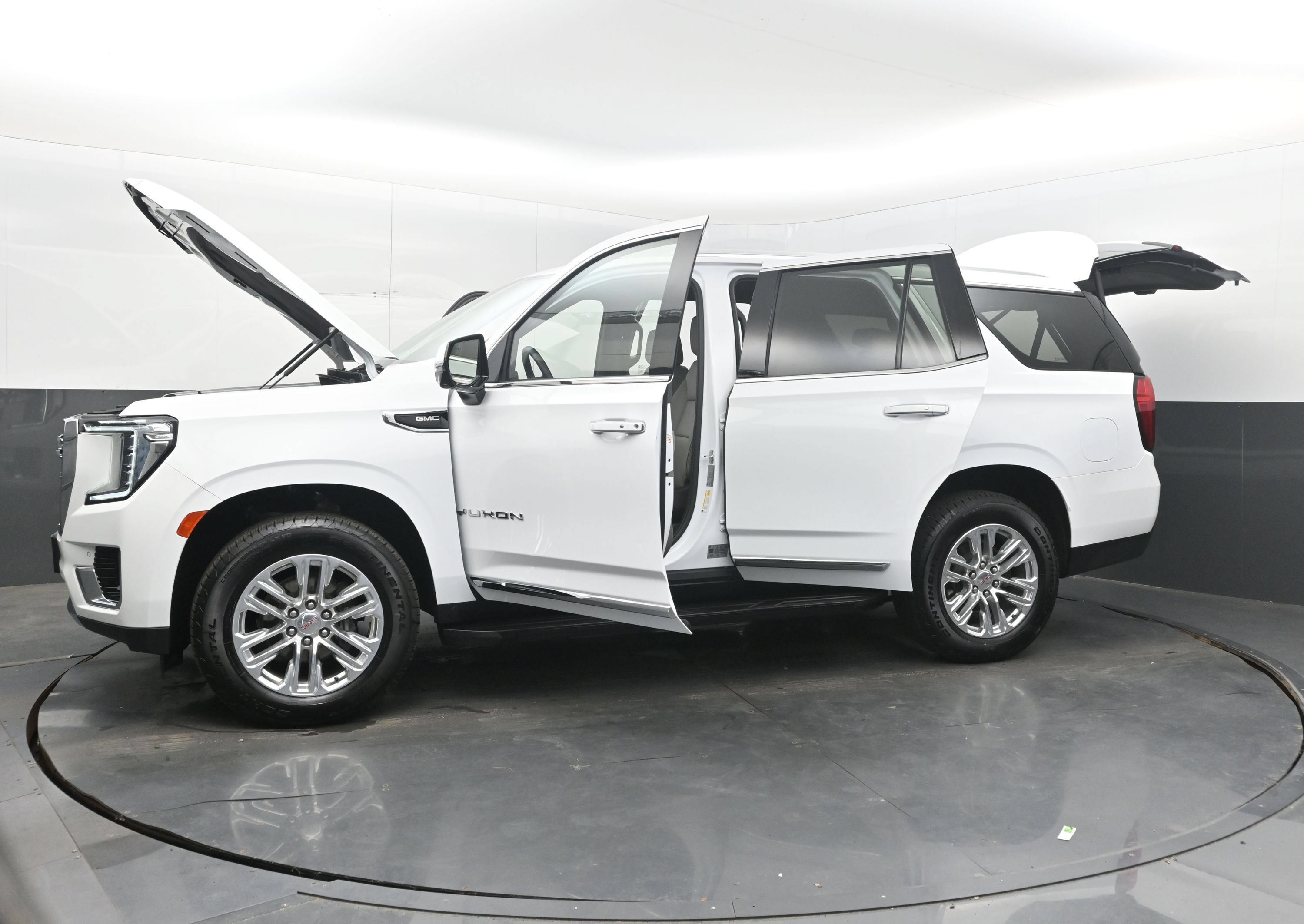 Used 2024 GMC Yukon SLT w/ SLT Luxury Package AWD/4WD image 42