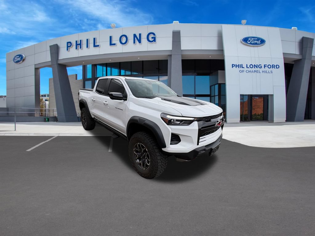 Used 2025 Chevrolet Colorado ZR2 w/ Technology Package AWD/4WD image 9