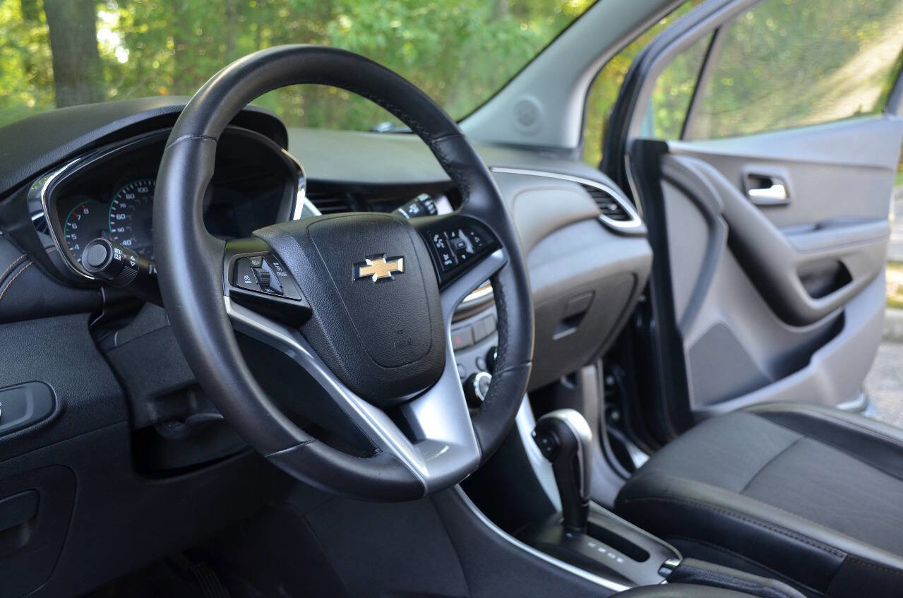 Used 2018 Chevrolet Trax LT w/ LT Convenience Package image 16