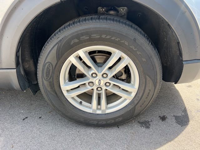 Used 2021 Ford Explorer XLT w/ Equipment Group 202A AWD/4WD image 9